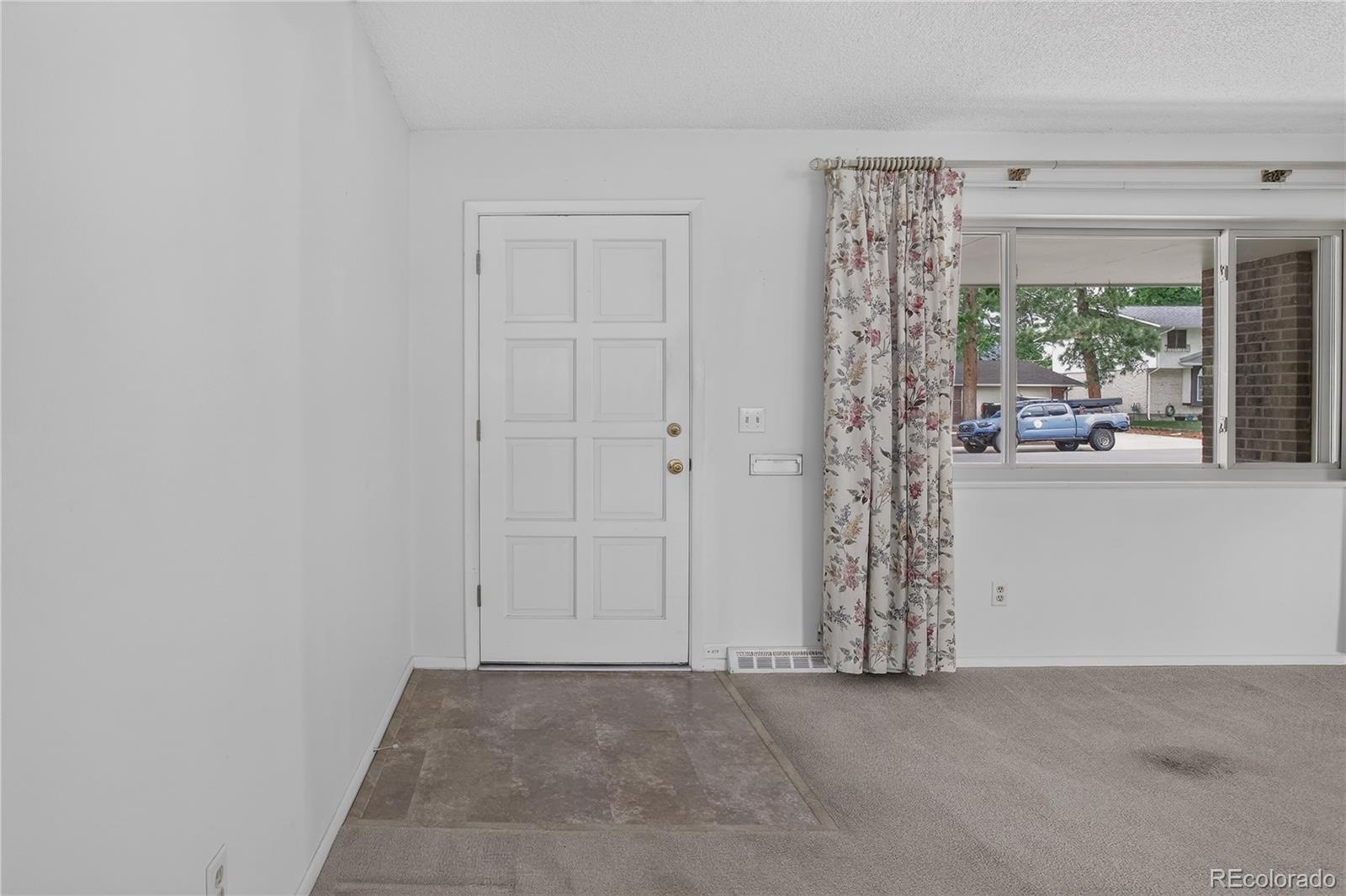 MLS Image #6 for 2974 s eaton street,denver, Colorado