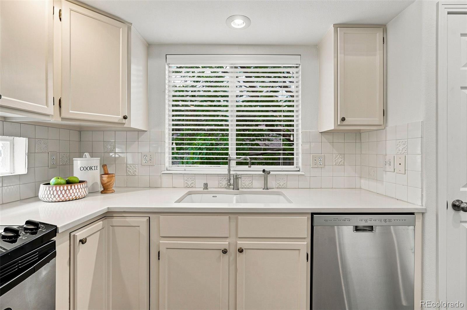 MLS Image #12 for 12471 e caspian drive,aurora, Colorado