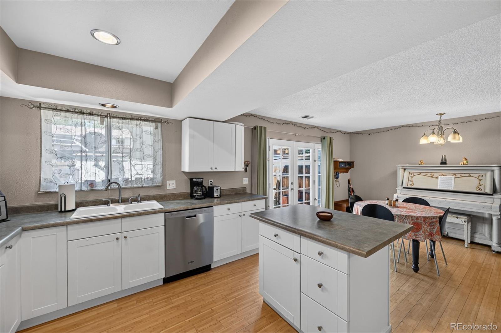 MLS Image #6 for 614 s xenon court,denver, Colorado