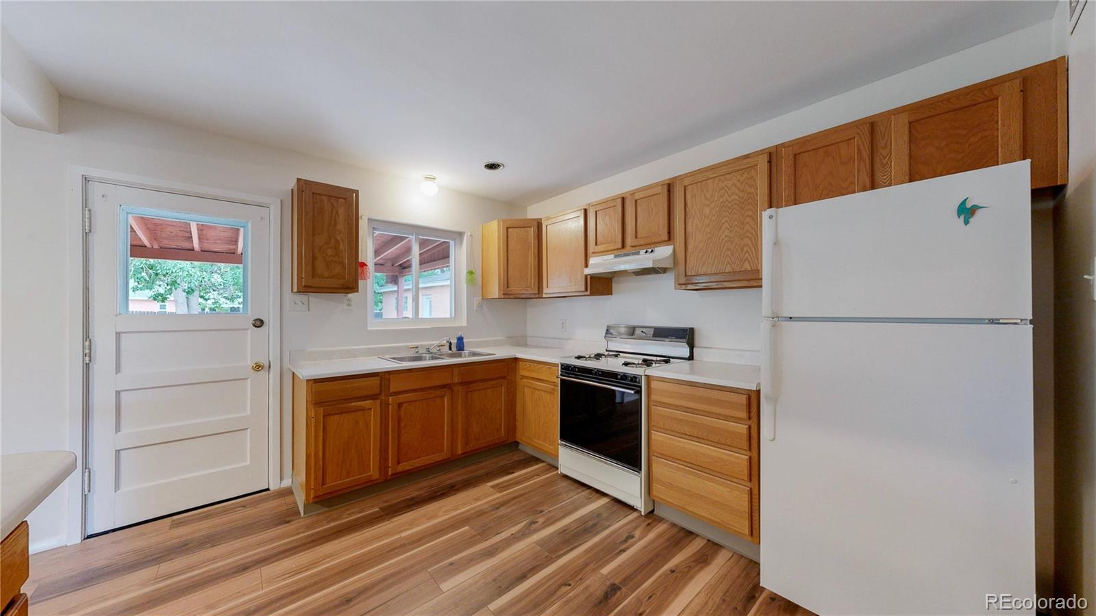 MLS Image #13 for 820  tucson street,aurora, Colorado