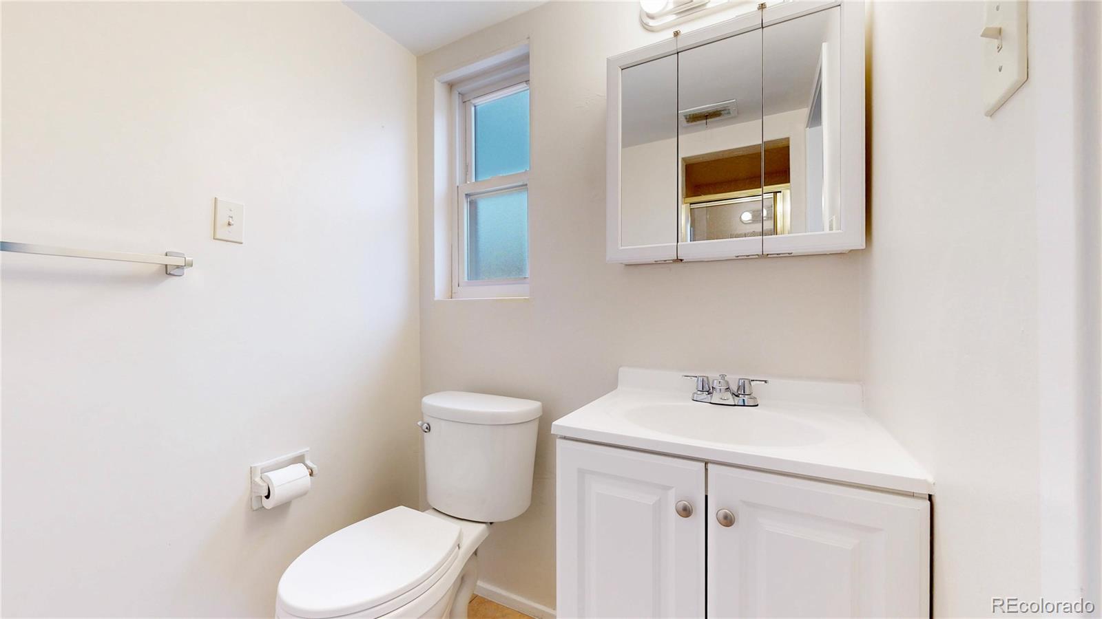 MLS Image #18 for 820  tucson street,aurora, Colorado