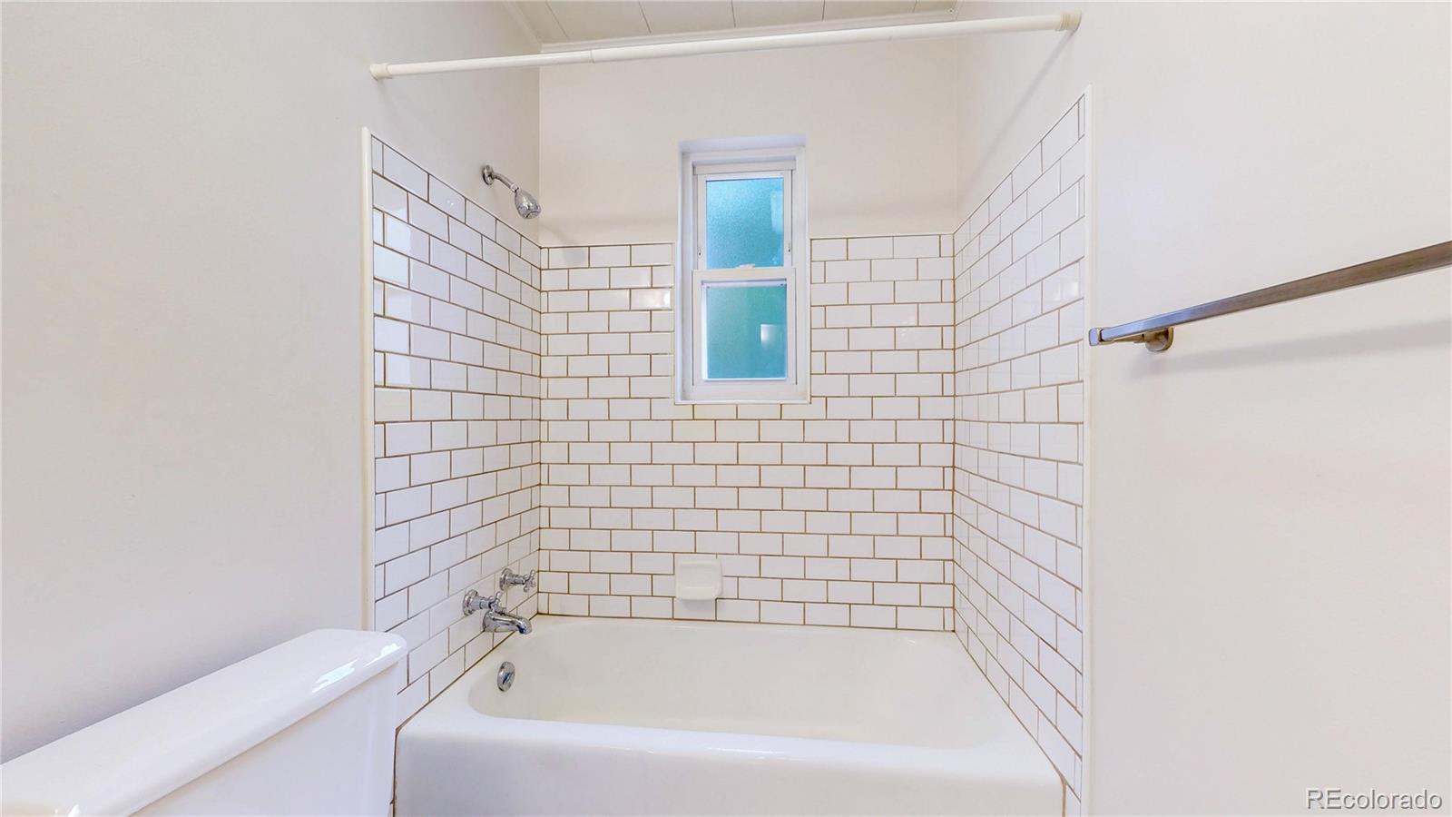MLS Image #23 for 820  tucson street,aurora, Colorado