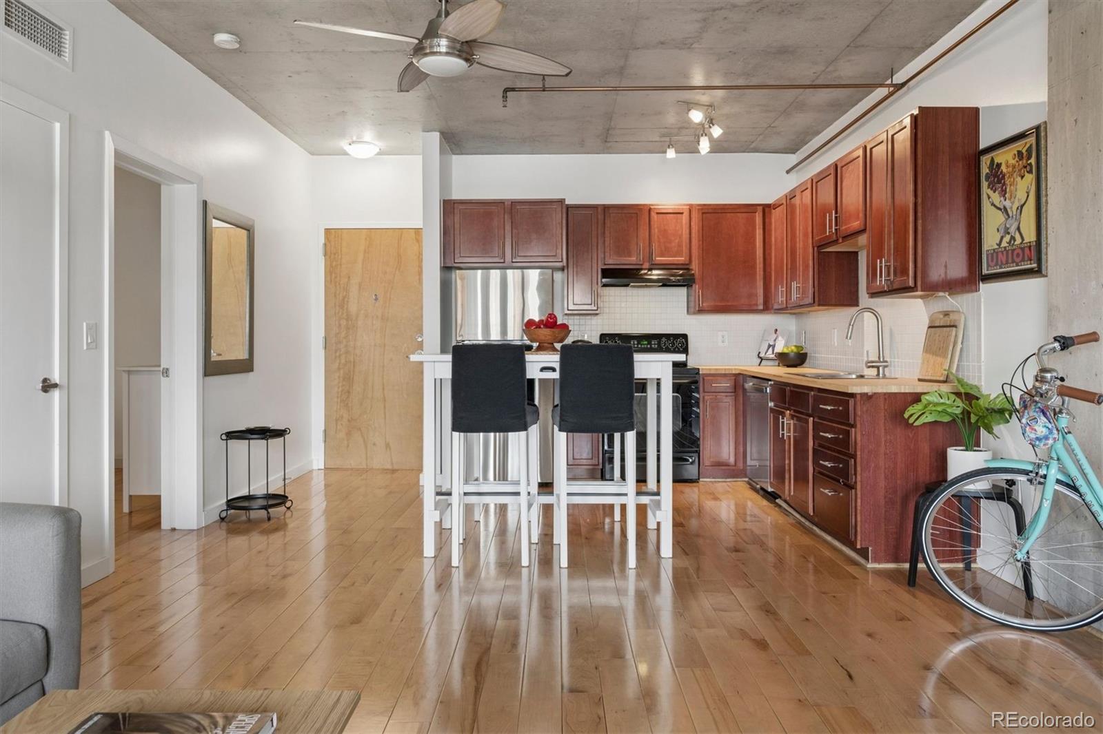 MLS Image #5 for 1475  delgany street 304,denver, Colorado