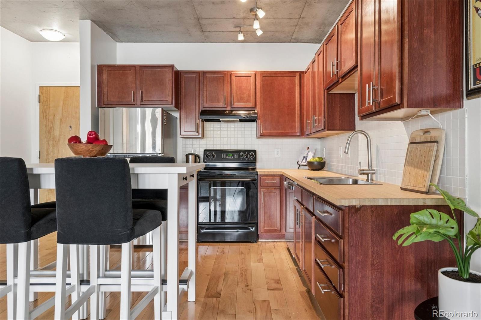 MLS Image #6 for 1475  delgany street 304,denver, Colorado