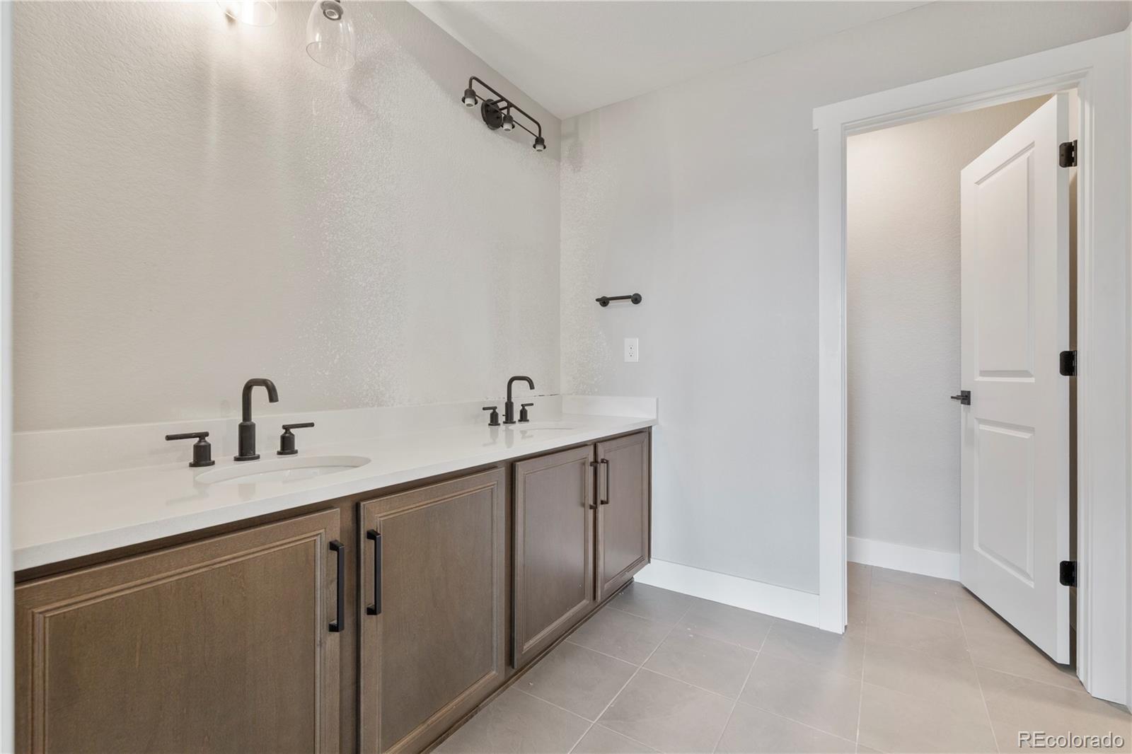 MLS Image #18 for 24190 e 54th place,aurora, Colorado
