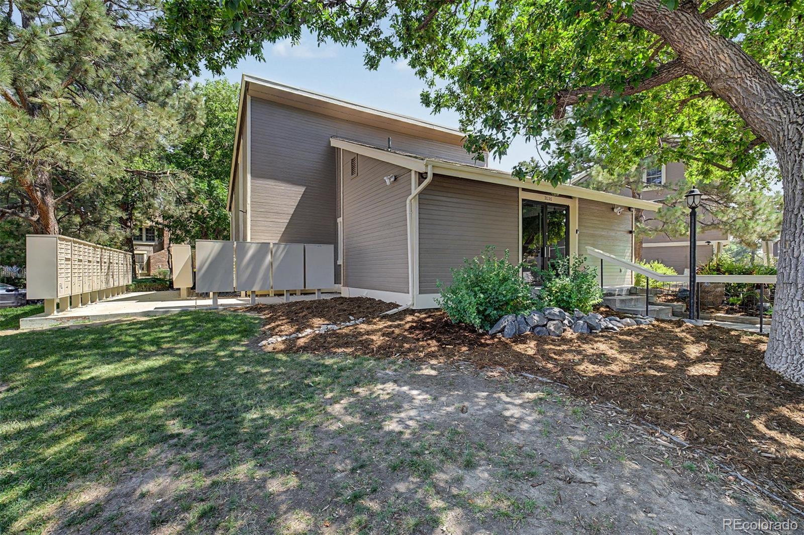 MLS Image #38 for 1981 s hannibal court,aurora, Colorado