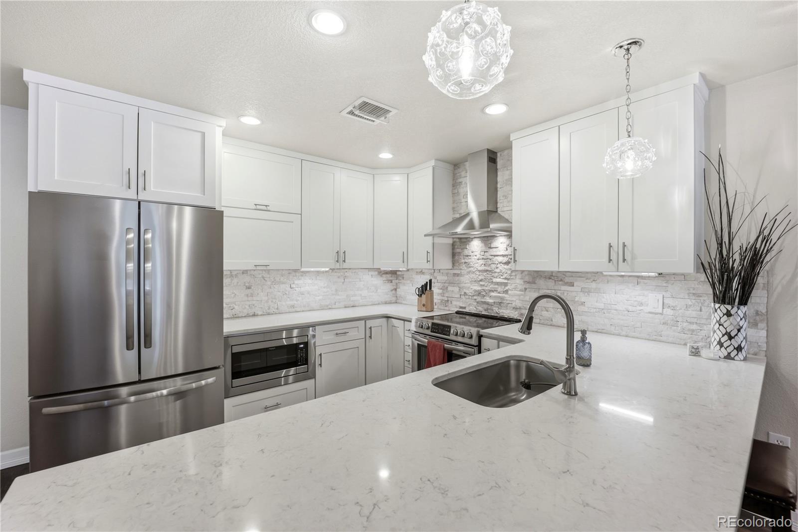 MLS Image #13 for 2200 s university boulevard,denver, Colorado