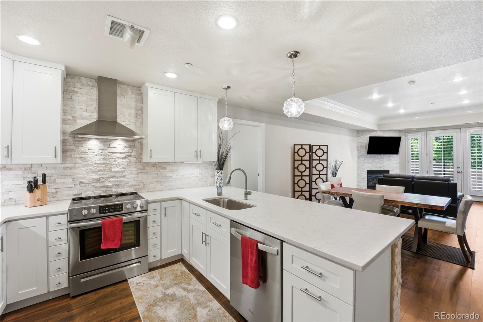 MLS Image #17 for 2200 s university boulevard,denver, Colorado