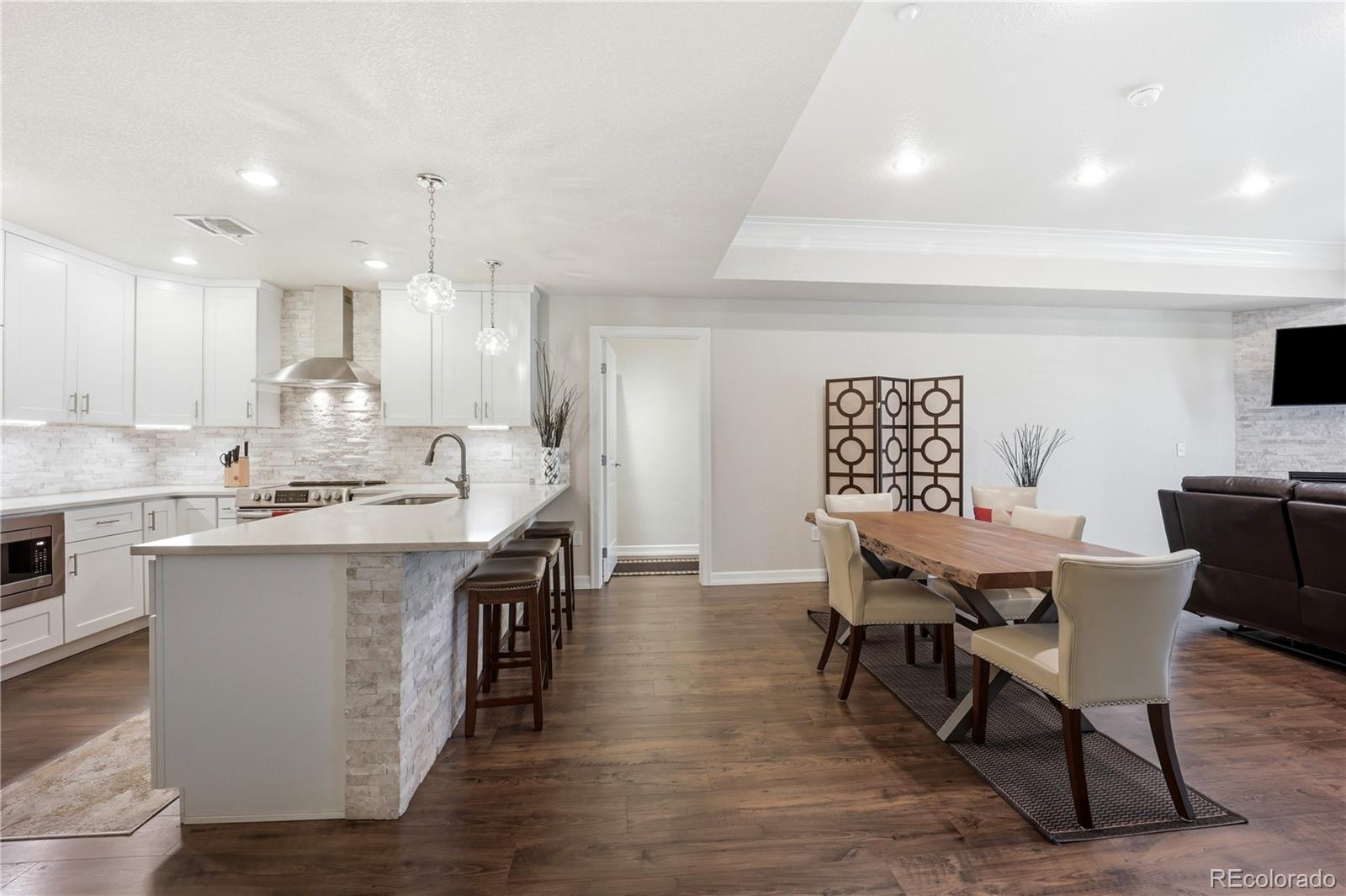 MLS Image #3 for 2200 s university boulevard,denver, Colorado