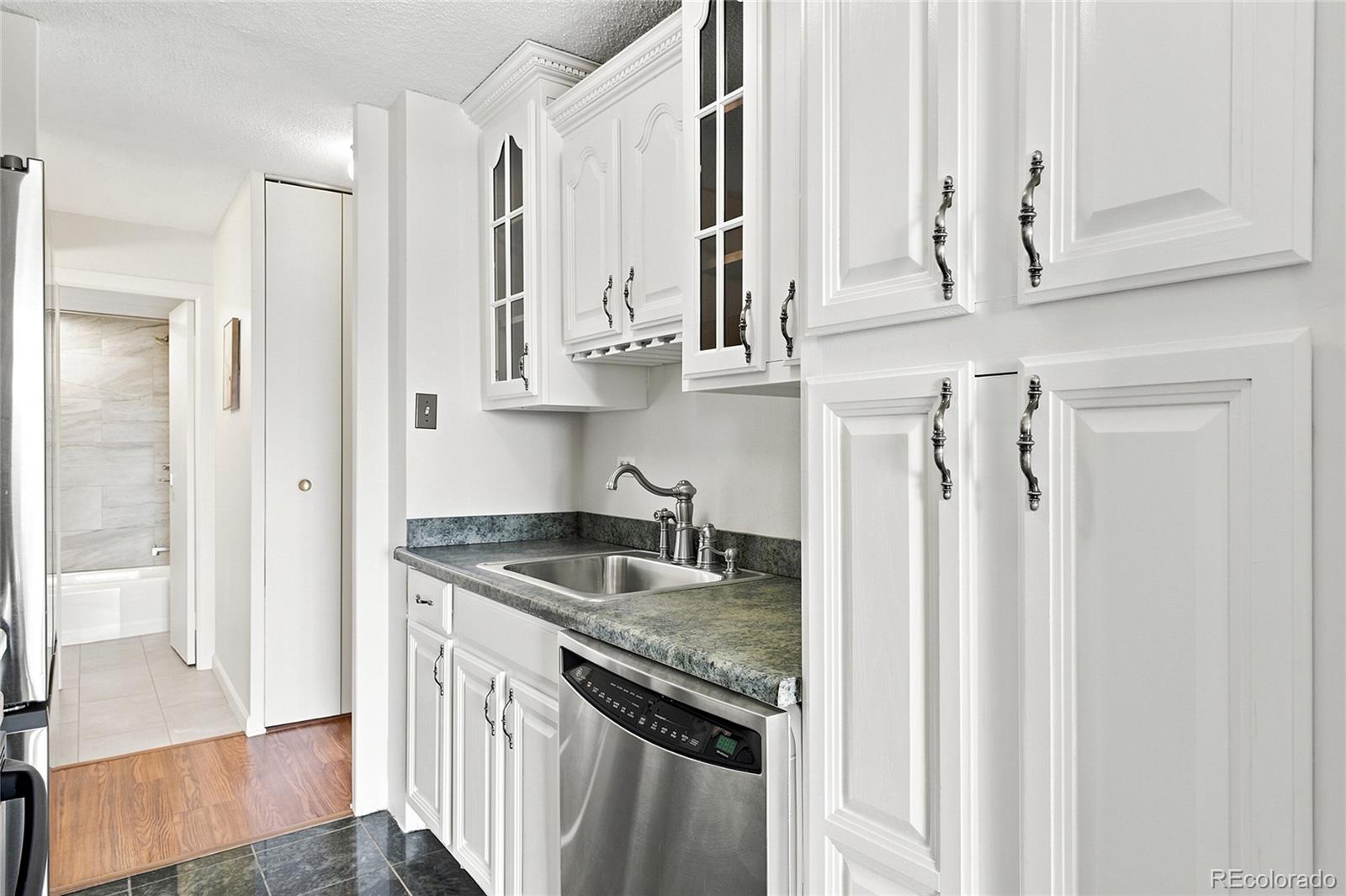 MLS Image #7 for 4800 e hale parkway,denver, Colorado