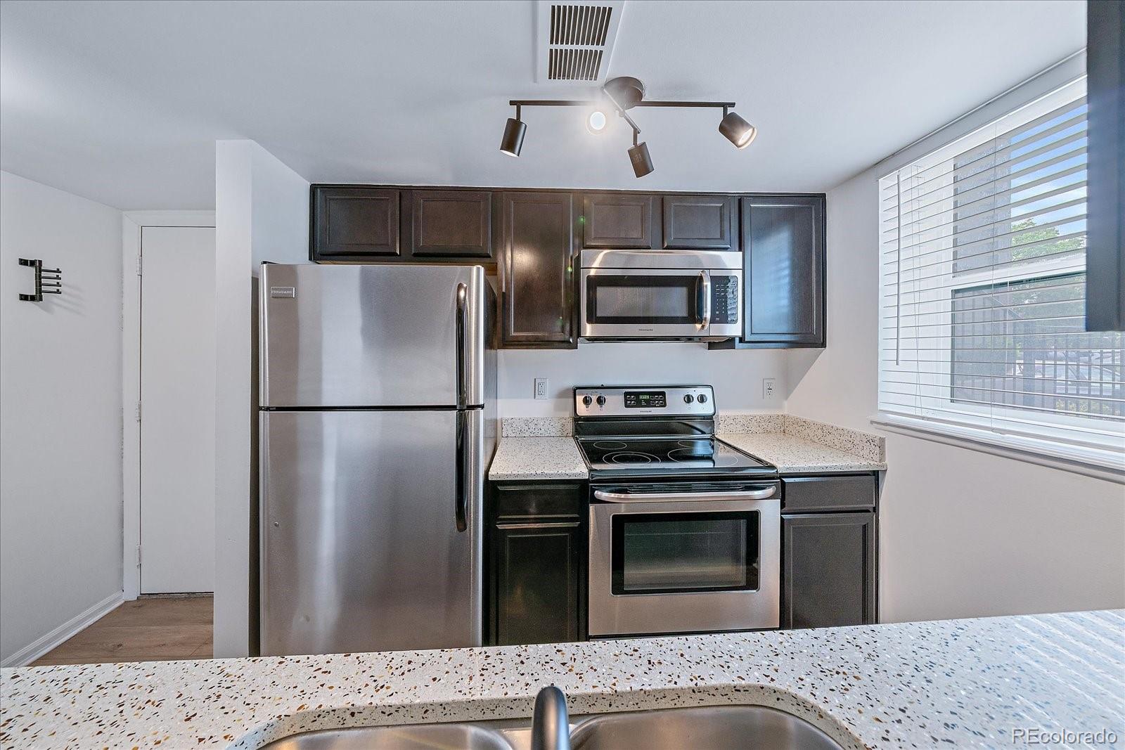 MLS Image #11 for 9727 e peakview avenue,englewood, Colorado