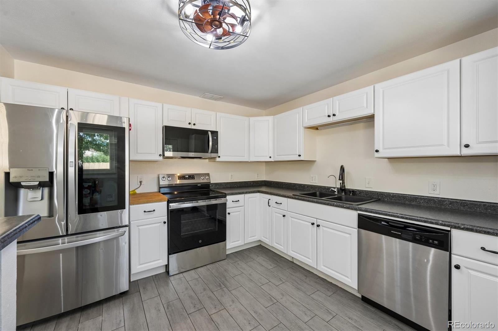 MLS Image #3 for 6017  vivian court,arvada, Colorado