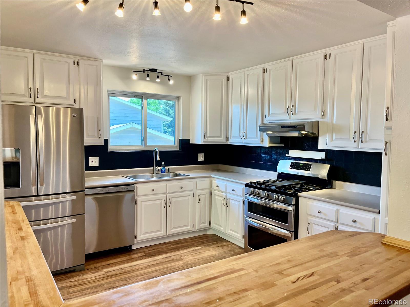 MLS Image #1 for 1404 e fremont circle,centennial, Colorado