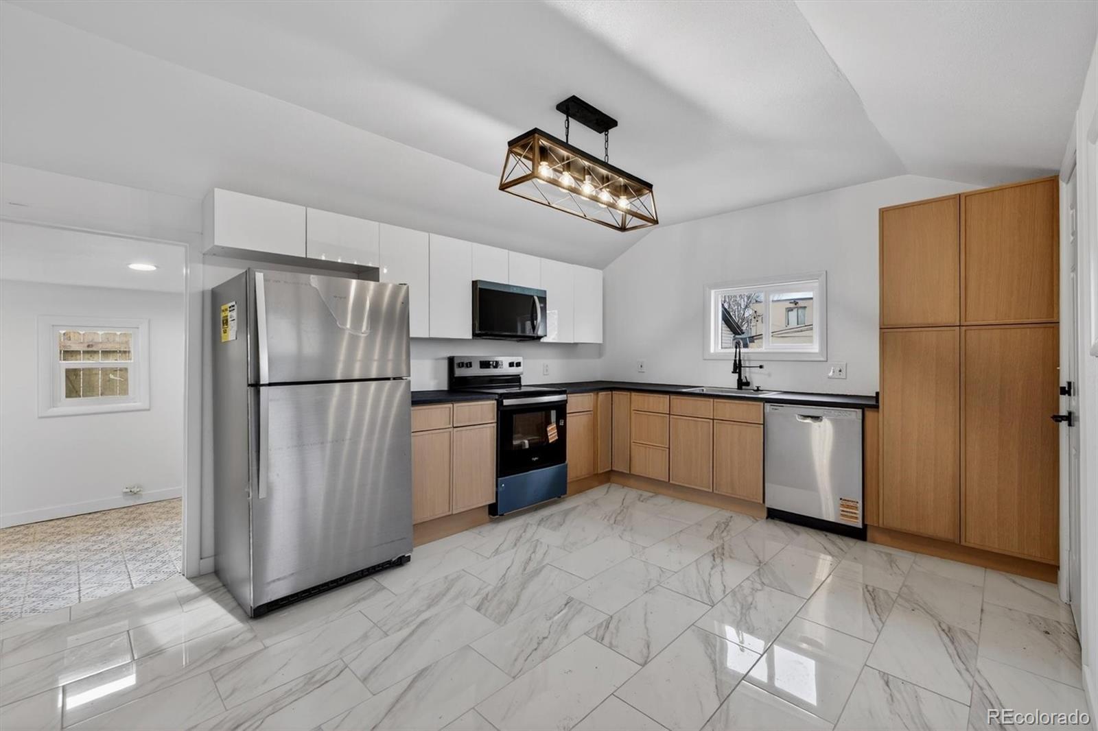 MLS Image #10 for 137  hazel court,denver, Colorado