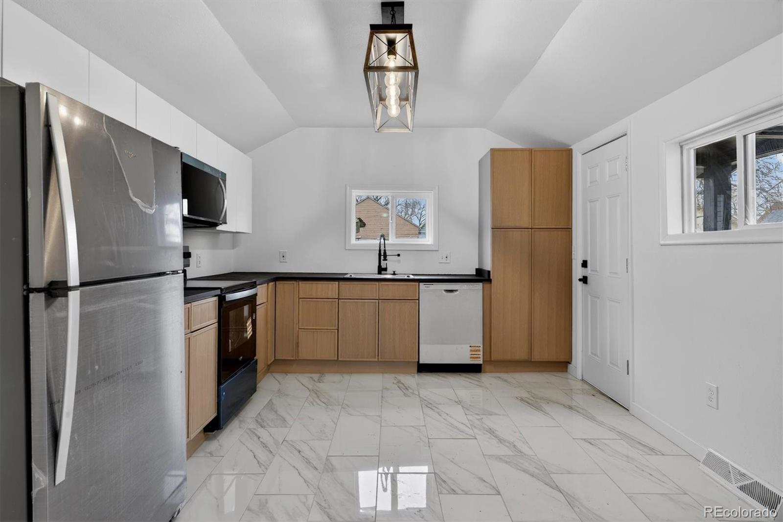 MLS Image #11 for 137  hazel court,denver, Colorado