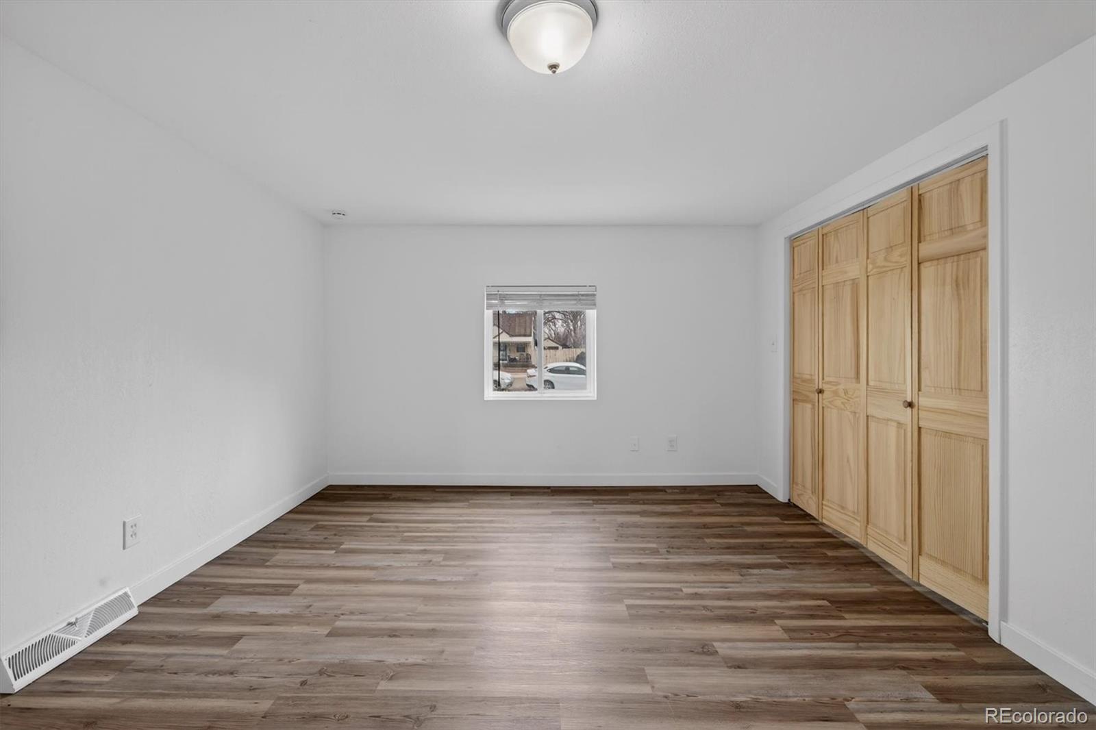 MLS Image #14 for 137  hazel court,denver, Colorado
