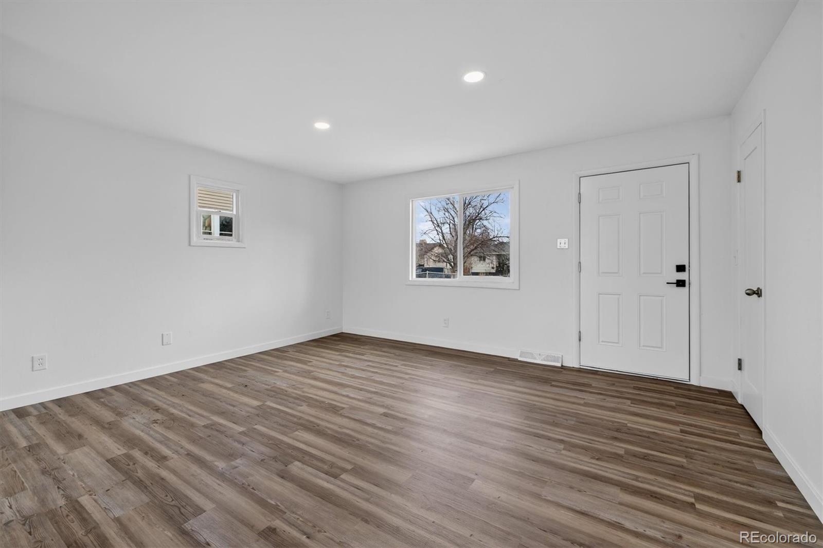 MLS Image #5 for 137  hazel court,denver, Colorado