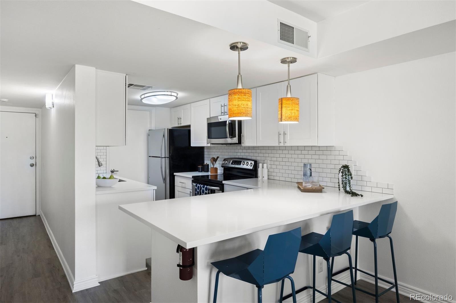 MLS Image #6 for 5955 e 10th avenue,denver, Colorado