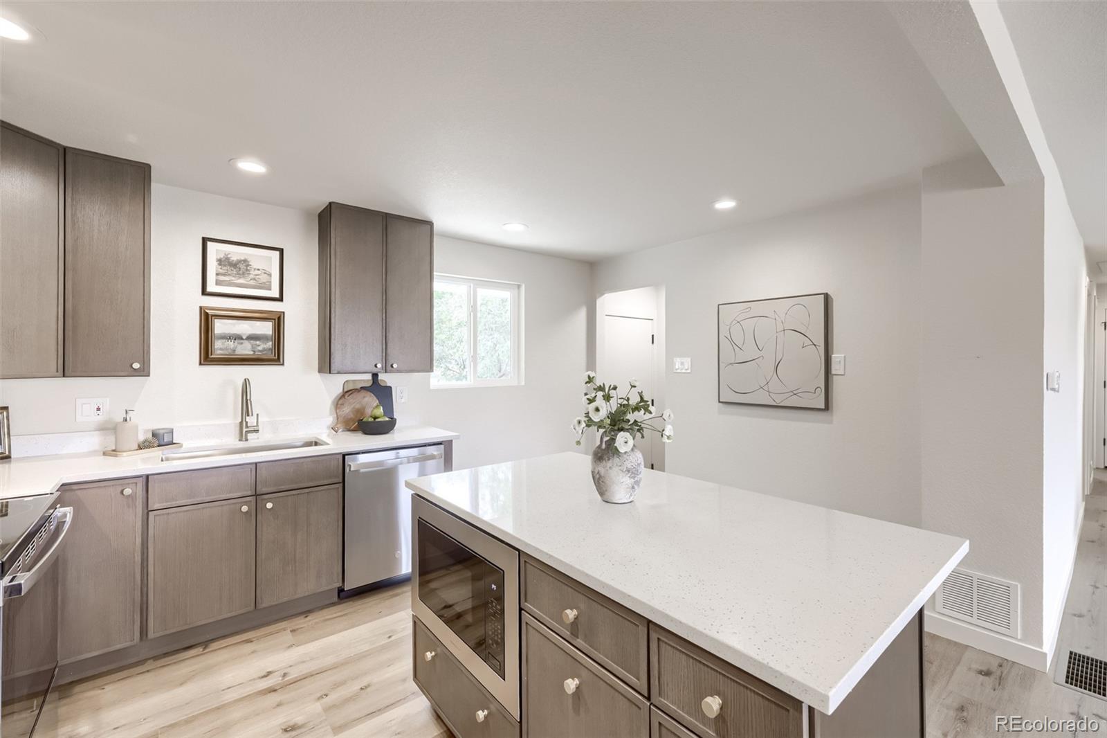 MLS Image #11 for 8641  jolene drive,denver, Colorado