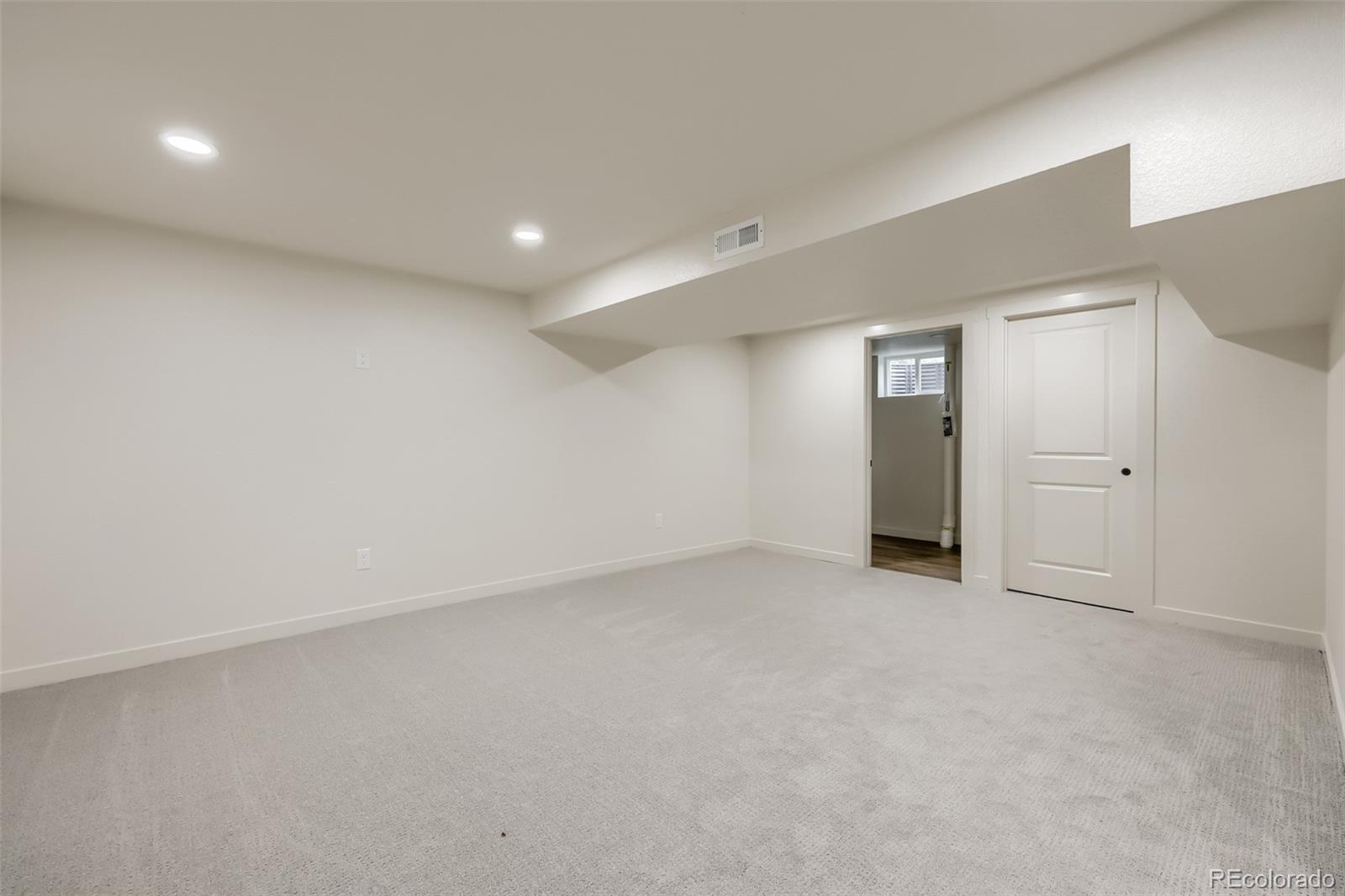 MLS Image #13 for 8641  jolene drive,denver, Colorado