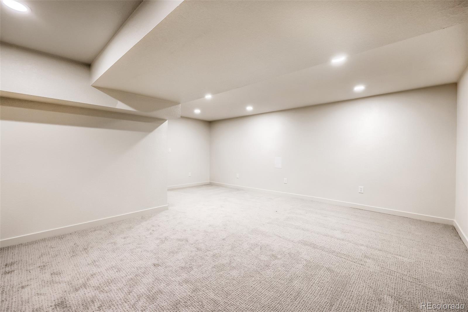 MLS Image #14 for 8641  jolene drive,denver, Colorado