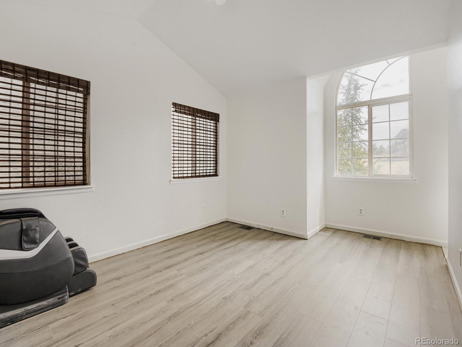 MLS Image #10 for 10805 e jewell avenue,aurora, Colorado
