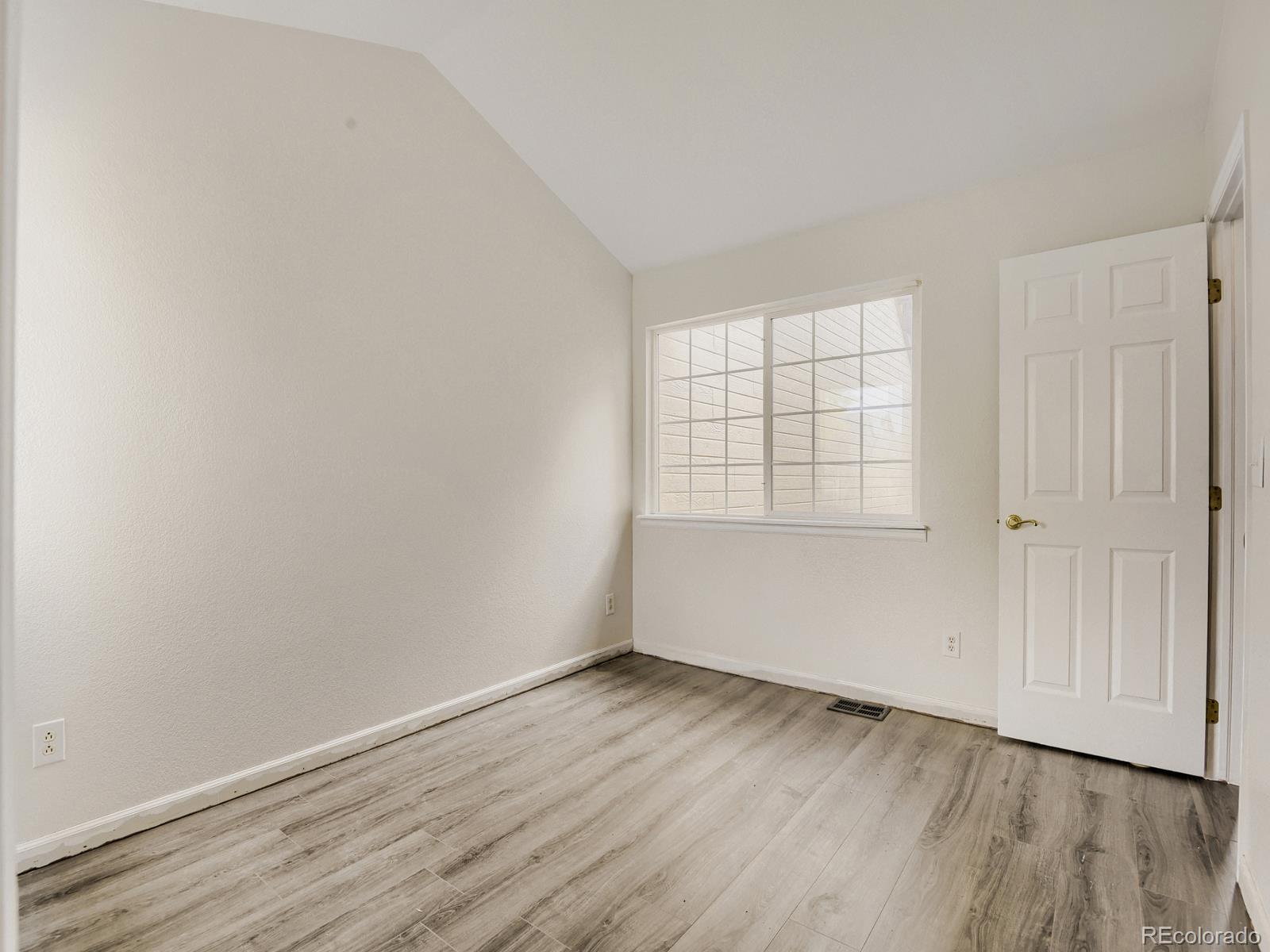 MLS Image #13 for 10805 e jewell avenue,aurora, Colorado