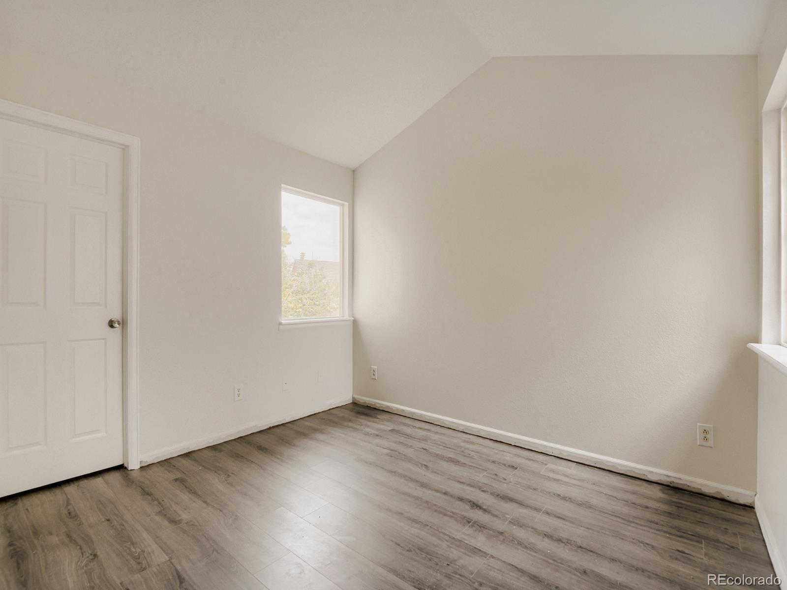 MLS Image #14 for 10805 e jewell avenue,aurora, Colorado