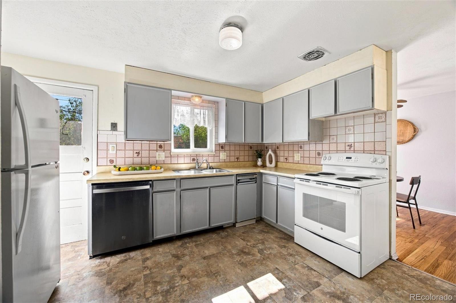 MLS Image #5 for 8290  louise drive,denver, Colorado