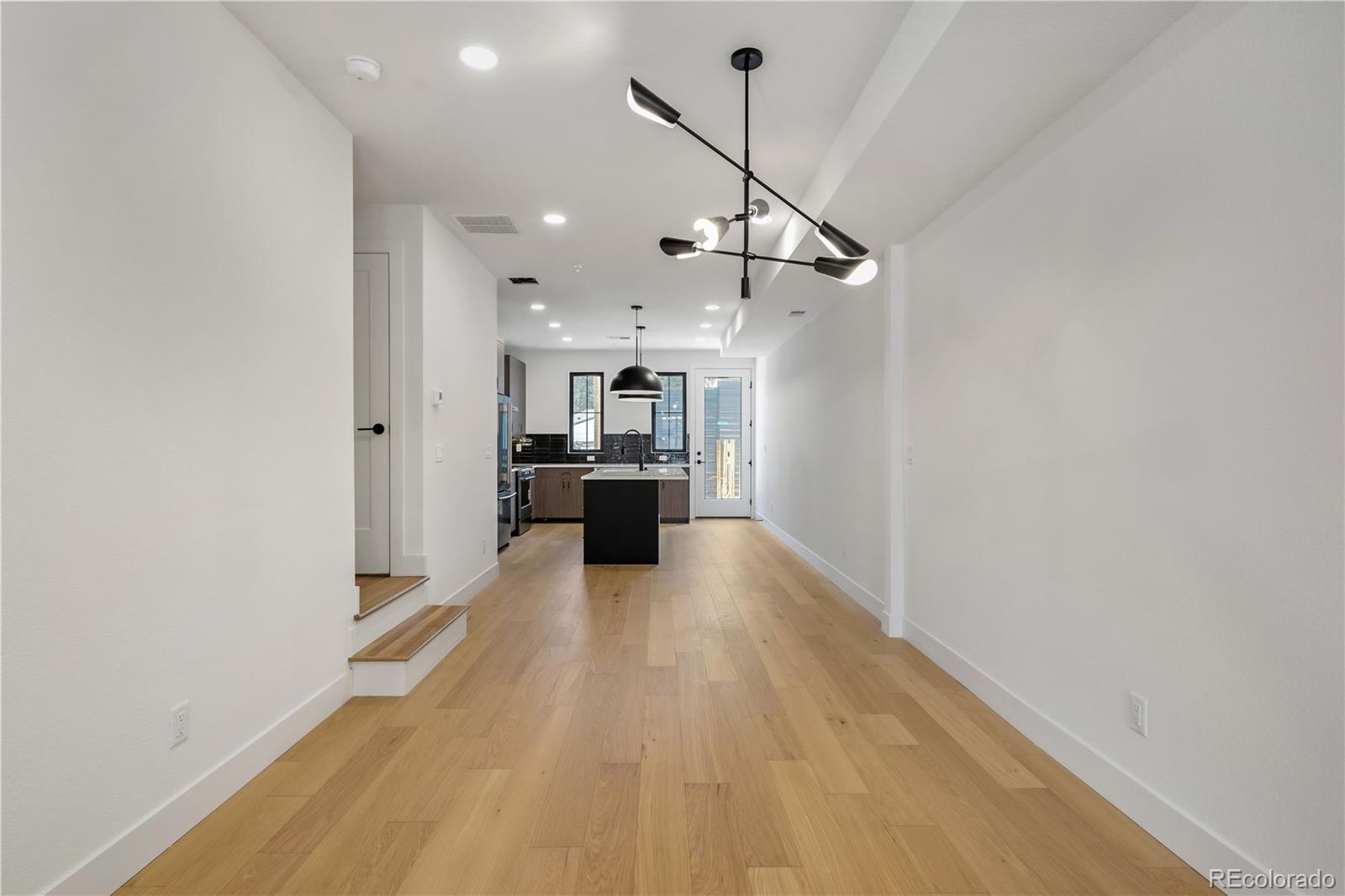 MLS Image #11 for 812  dahlia street,denver, Colorado