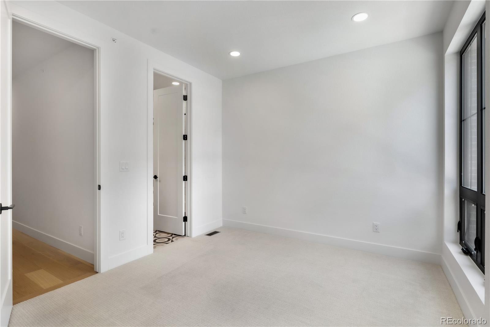MLS Image #19 for 812  dahlia street,denver, Colorado