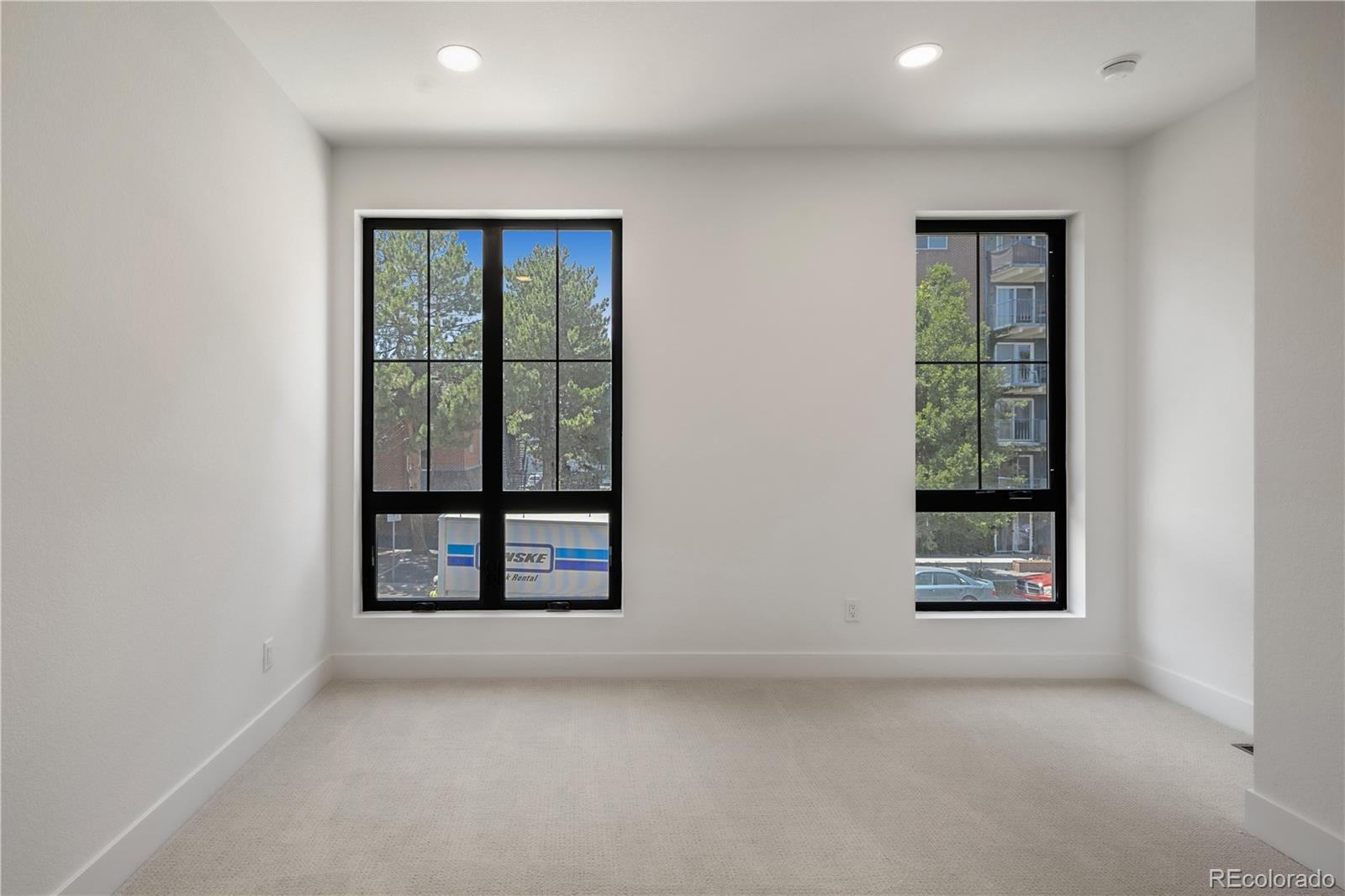 MLS Image #23 for 812  dahlia street,denver, Colorado