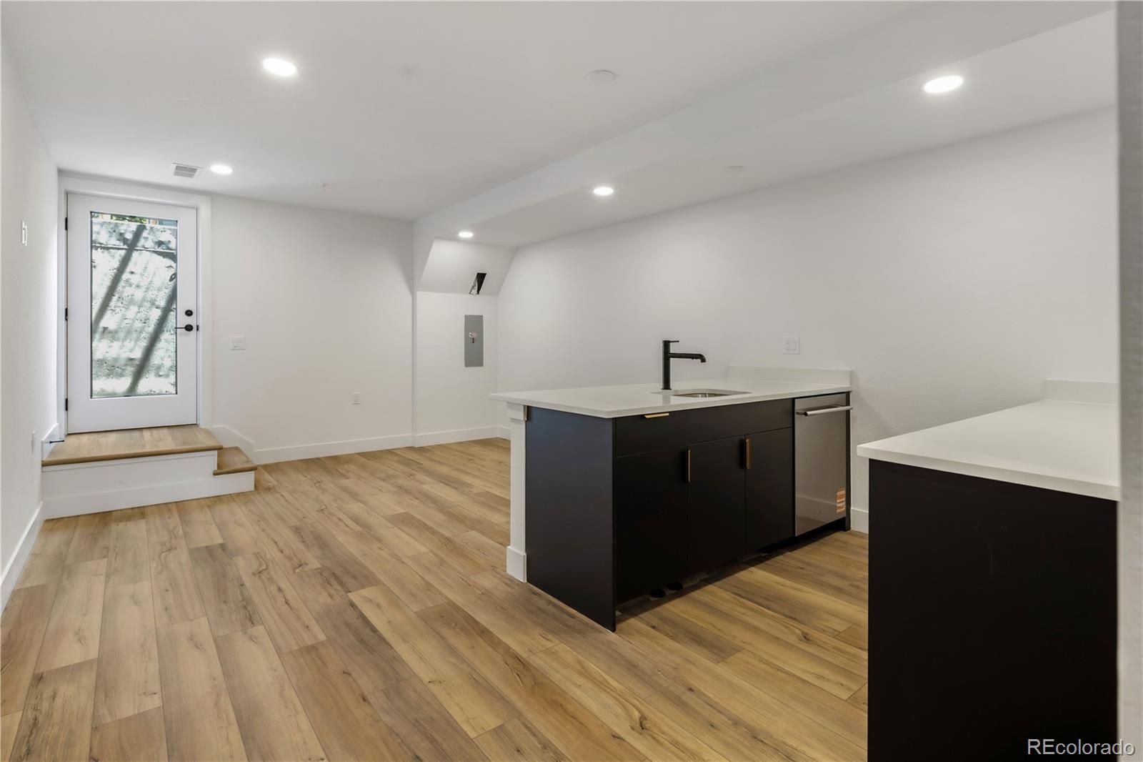 MLS Image #28 for 812  dahlia street,denver, Colorado