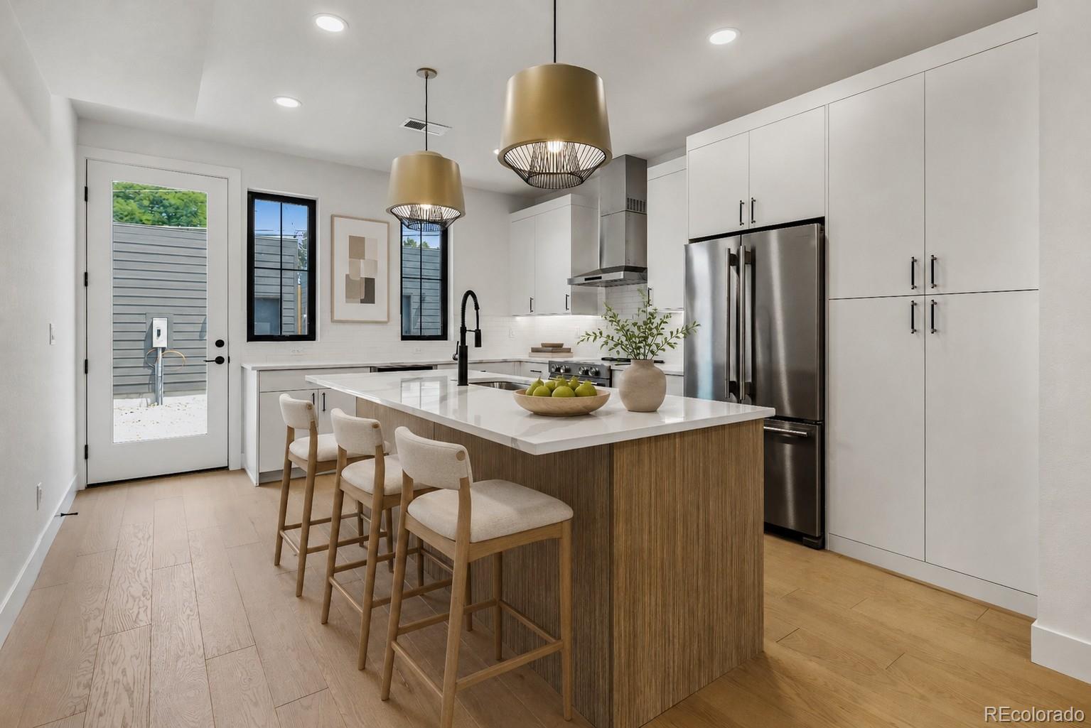 MLS Image #5 for 812  dahlia street,denver, Colorado