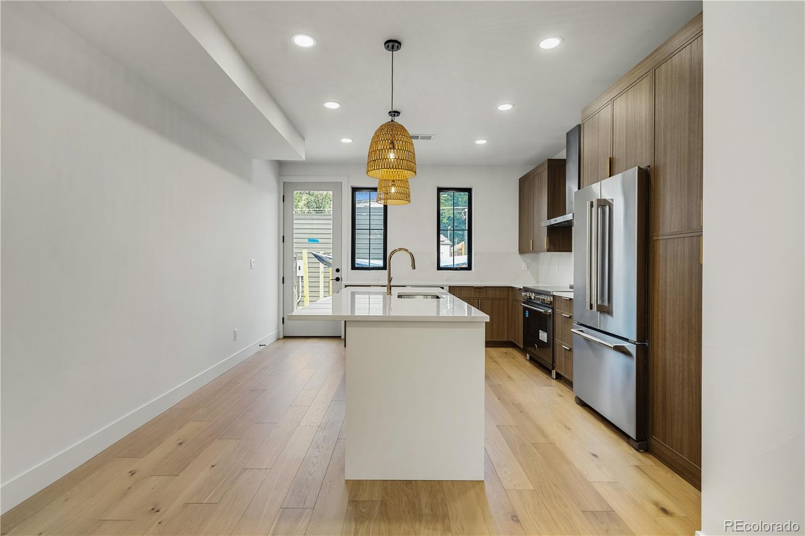 MLS Image #7 for 812  dahlia street,denver, Colorado
