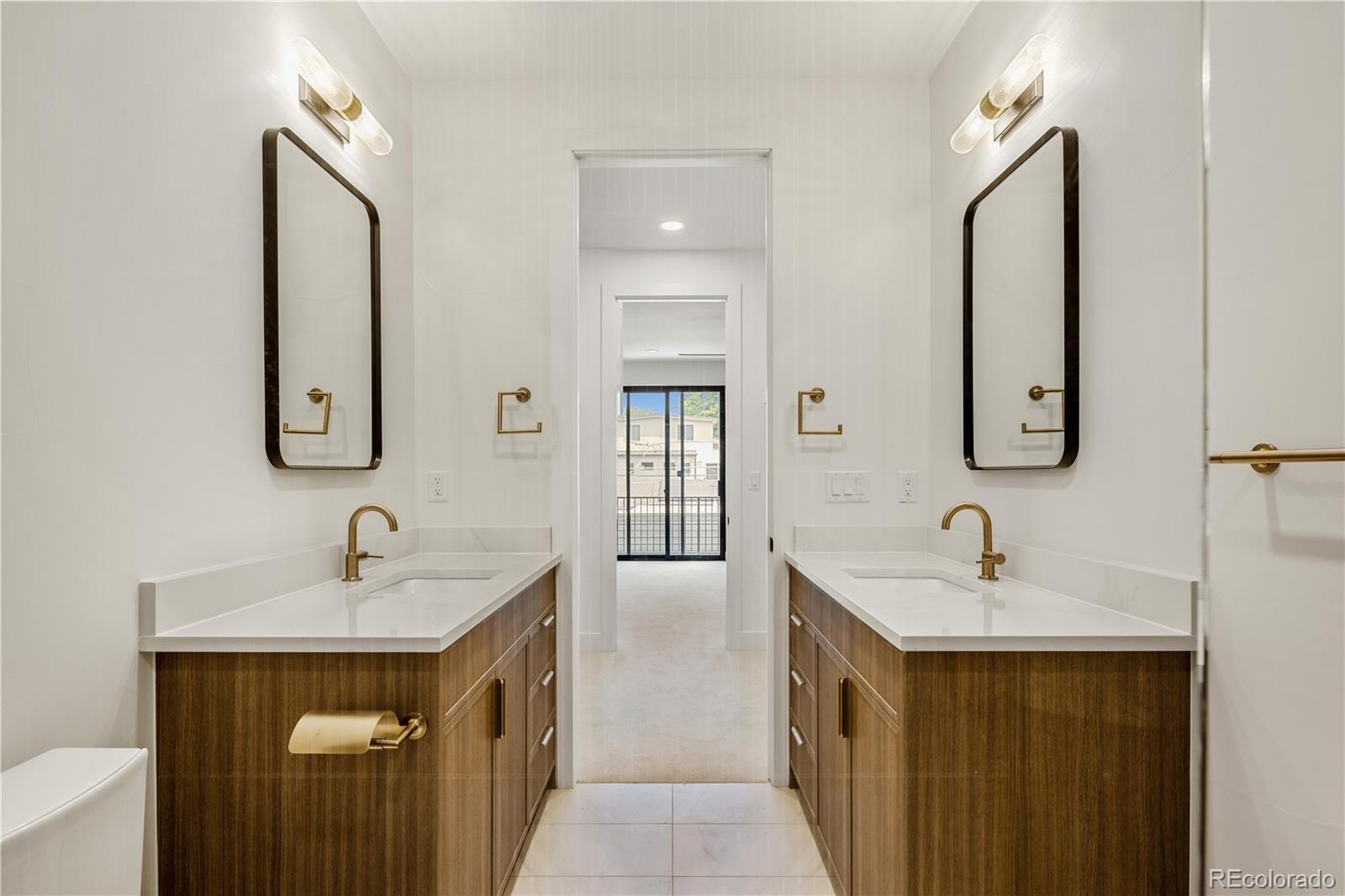 MLS Image #8 for 812  dahlia street,denver, Colorado