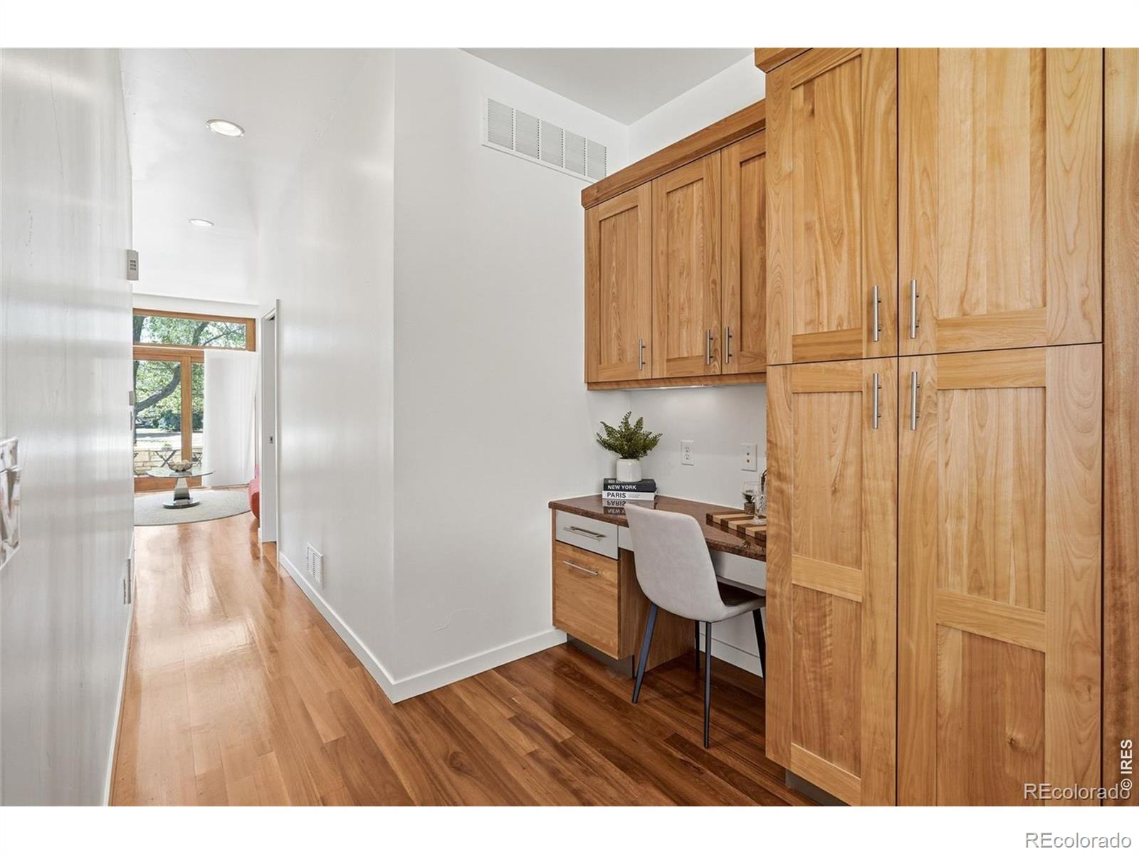 MLS Image #11 for 210 s marion parkway,denver, Colorado
