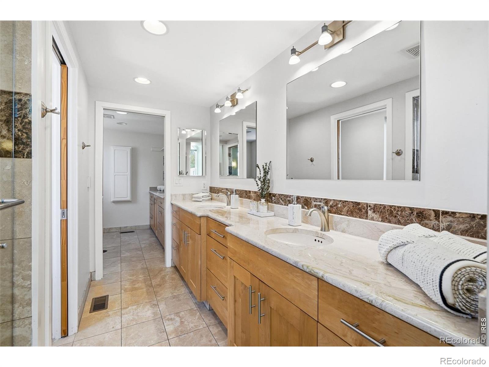 MLS Image #15 for 210 s marion parkway,denver, Colorado