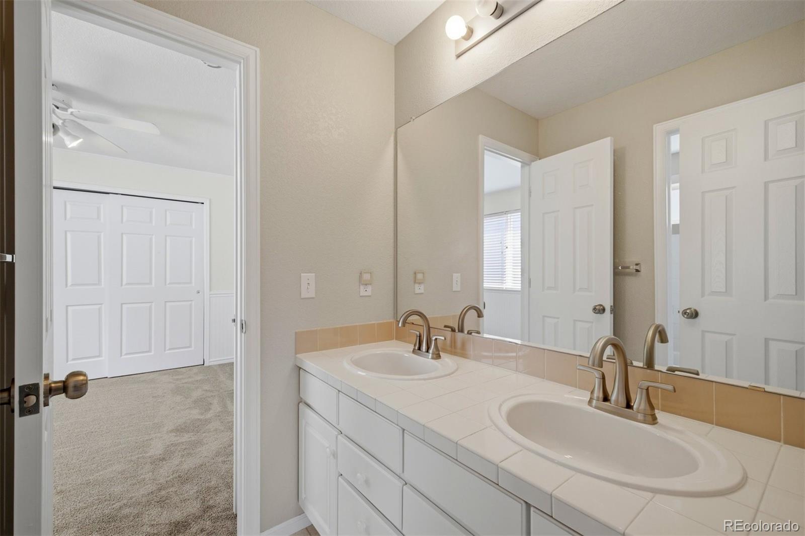 MLS Image #18 for 10069  eagle valley way,littleton, Colorado