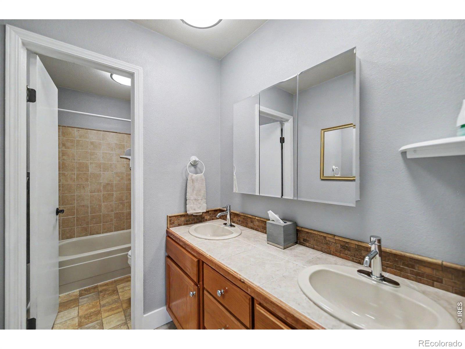 MLS Image #14 for 13017  clayton court,thornton, Colorado
