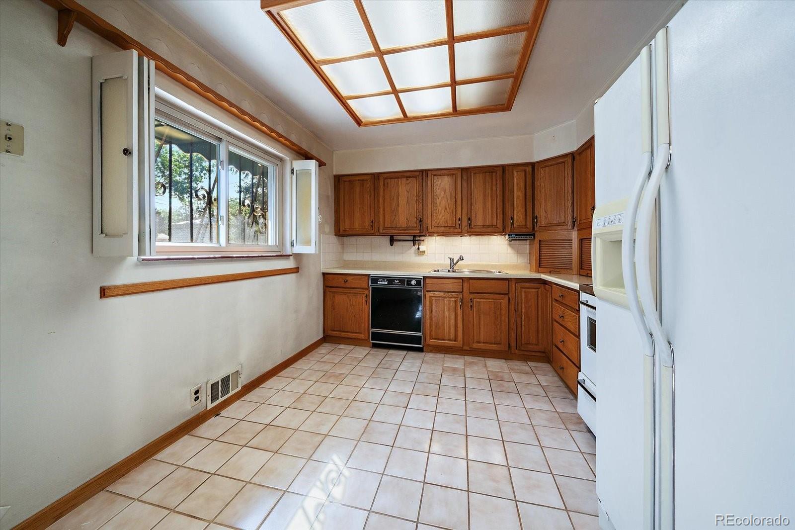 MLS Image #4 for 3180 s utica street,denver, Colorado