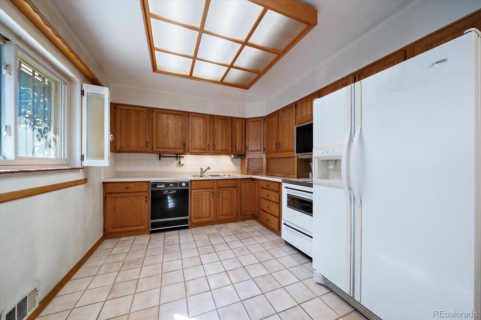 MLS Image #5 for 3180 s utica street,denver, Colorado