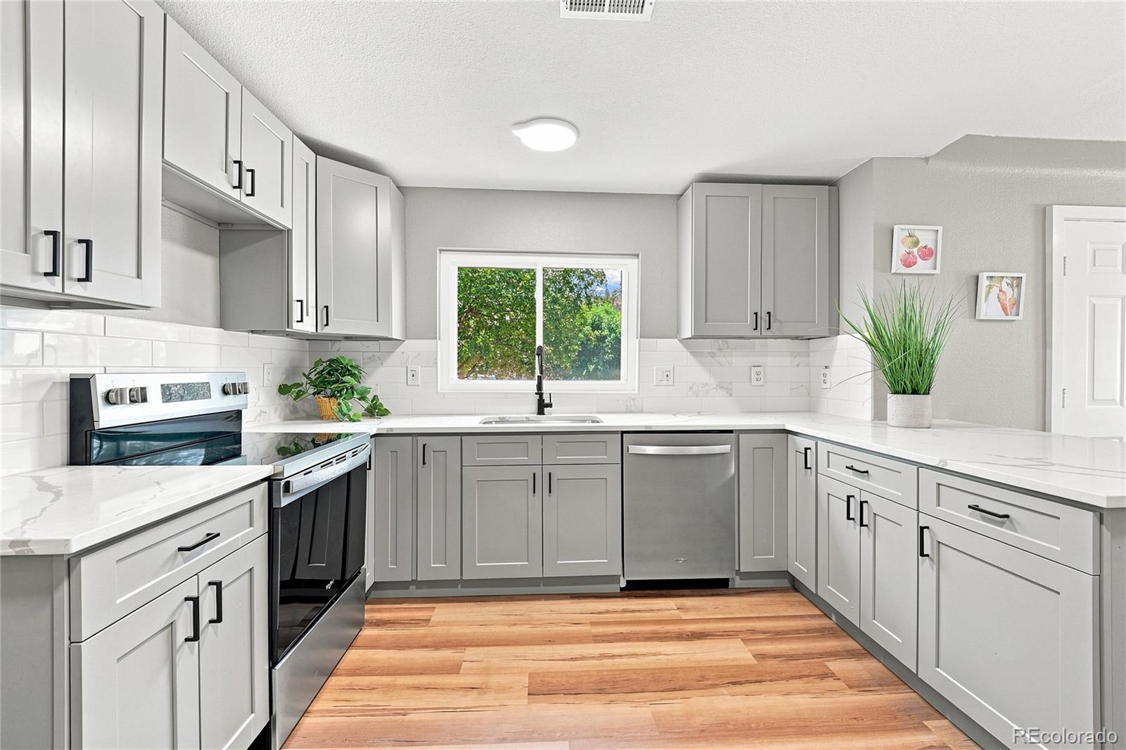 MLS Image #1 for 1364  lima street,aurora, Colorado