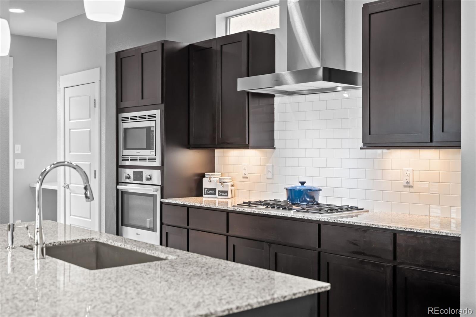 MLS Image #14 for 8803 e 55th avenue,denver, Colorado