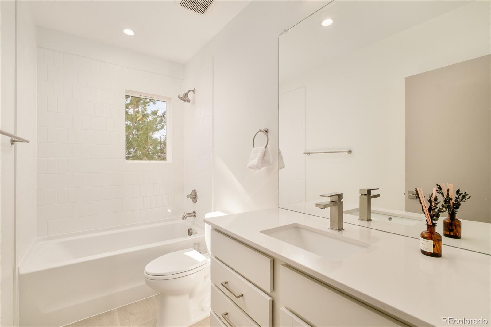 MLS Image #11 for 2349 s high street,denver, Colorado