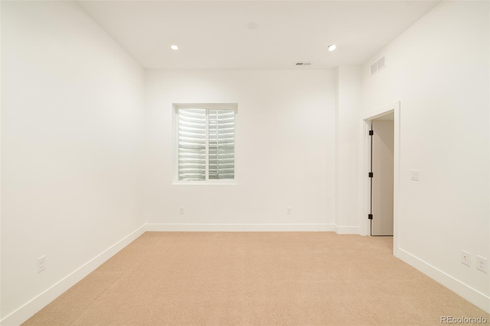 MLS Image #23 for 2349 s high street,denver, Colorado