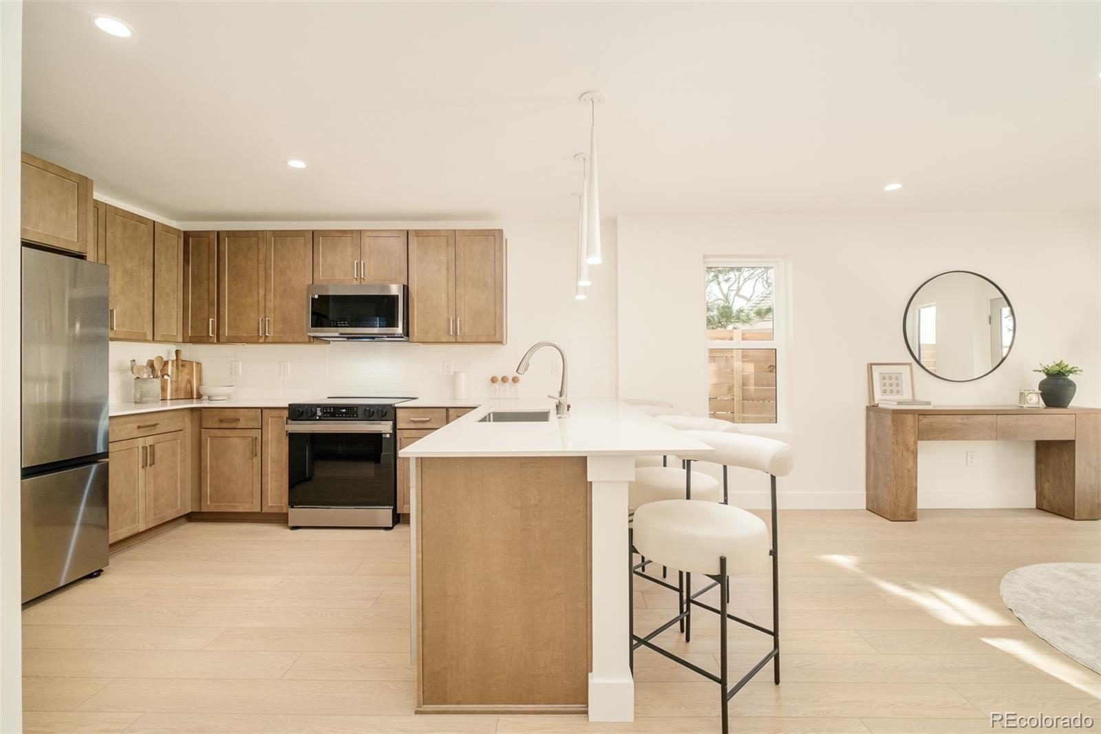 MLS Image #5 for 2349 s high street,denver, Colorado