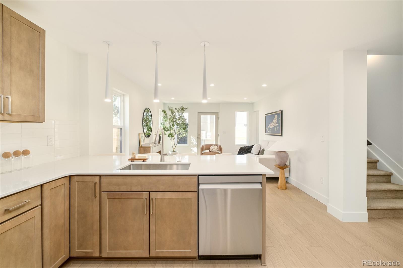MLS Image #9 for 2349 s high street,denver, Colorado