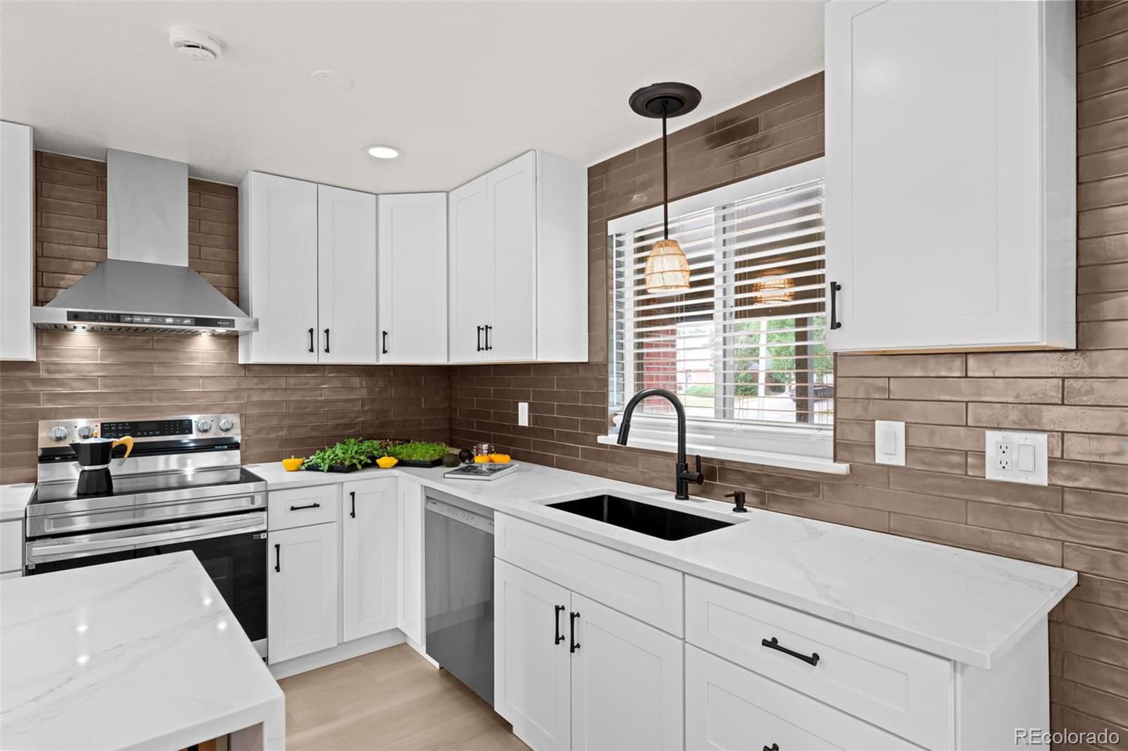 MLS Image #9 for 1779 s monaco parkway,denver, Colorado