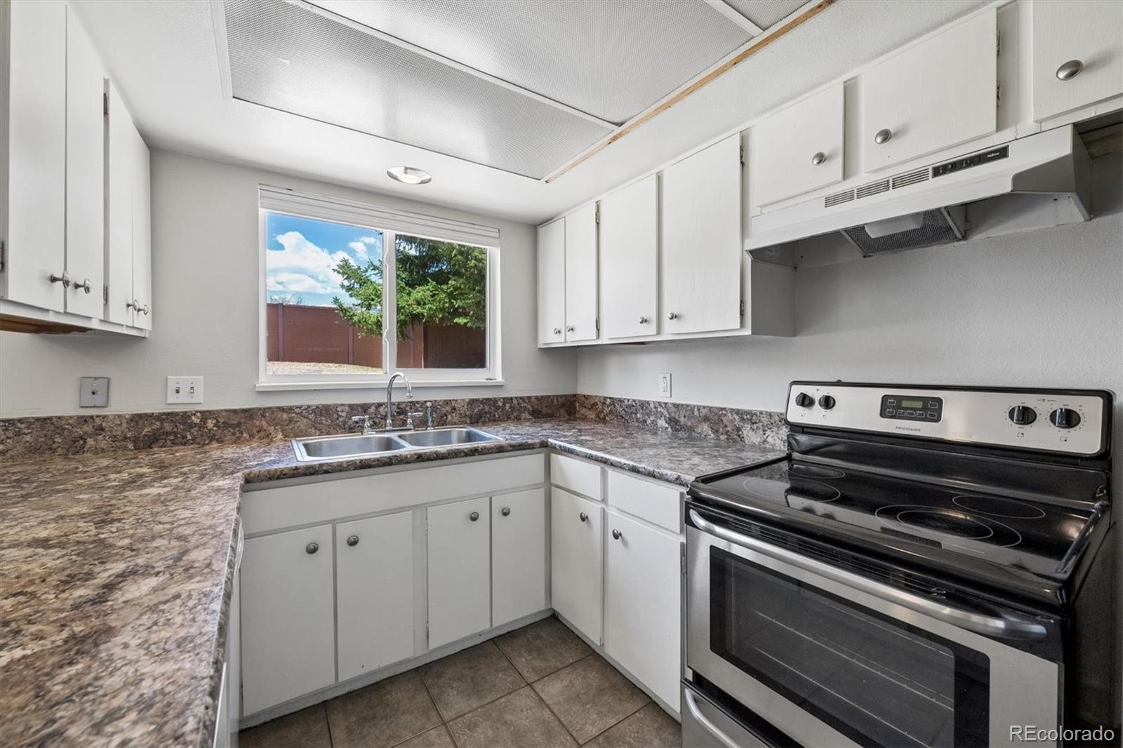 MLS Image #7 for 3942 s yosemite street,denver, Colorado